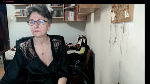 Snapshot of maturekate chatting on 10-25-25, 05:48 maturekate online show from 10-25-25, 05:48
