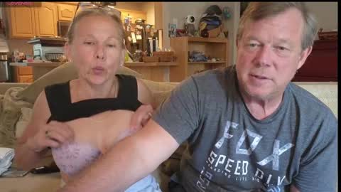 Snapshot of matureluvin chatting on 09-10-25, 12:10 JustUs online show from 09-10-25, 12:10