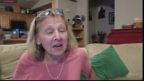 Snapshot of matureluvin chatting on 09-19-25, 02:35 JustUs online show from 09-19-25, 02:35