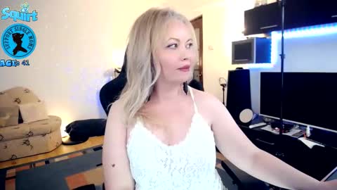 Snapshot of maturelynn chatting on 11-10-25, 01:37 Whitney Lynn online show from 11-10-25, 01:37