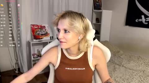 Mia online show from 09-08-25, 04:28