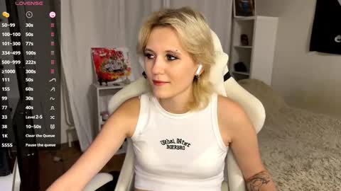 Mia online show from 09-15-25, 04:18