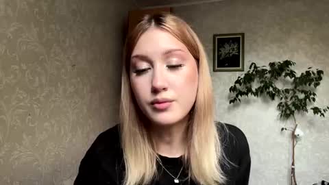 Mia online show from 07-23-26, 03:32