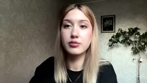 Mia online show from 07-26-26, 04:03