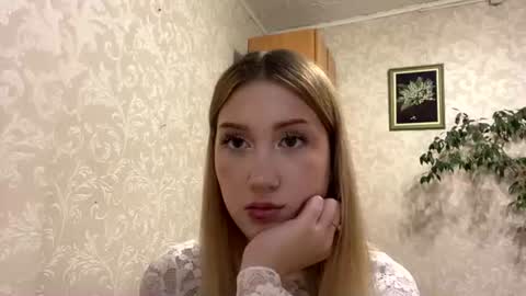 Mia online show from 07-28-26, 04:39