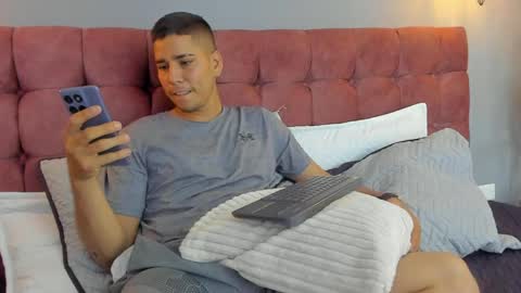 Snapshot of mauro_boy chatting on 05-22-26, 02:30 mauro_boy online show from 05-22-26, 02:30
