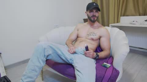mauro_real_man online show from 04-23-26, 05:48