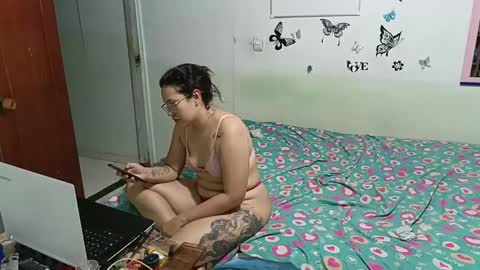 Snapshot of mauroluxandra chatting on 01-20-25, 11:32 mauroluxandra online show from 01-20-25, 11:32