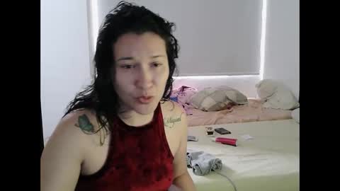 Snapshot of mauroluxandra chatting on 10-12-25, 04:06 mauroluxandra online show from 10-12-25, 04:06