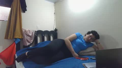 Snapshot of mauroluxandra chatting on 05-27-26, 06:05 mauroluxandra online show from 05-27-26, 06:05