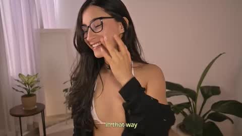 Maria Victoria Schedule 2pm until 9pm GMT-5 online show from 10-05-25, 05:55