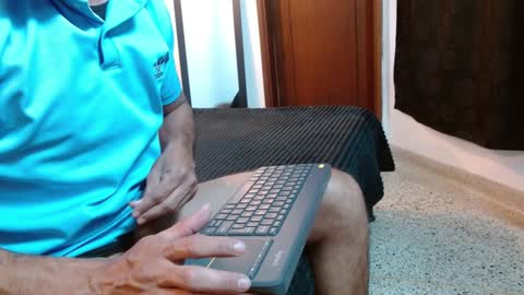 Snapshot of max_ashley_mds chatting on 02-02-25, 04:11 Max  Ashley online show from 02-02-25, 04:11