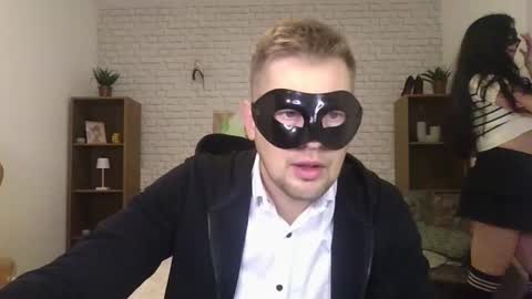 Snapshot of max_mila_888 chatting on 09-25-25, 07:23 Max  Aliya online show from 09-25-25, 07:23