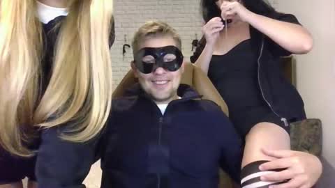 Snapshot of max_mila_888 chatting on 10-22-25, 08:25 Max  Aliya online show from 10-22-25, 08:25