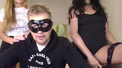 Snapshot of max_mila_888 chatting on 10-27-25, 08:40 Max  Aliya online show from 10-27-25, 08:40