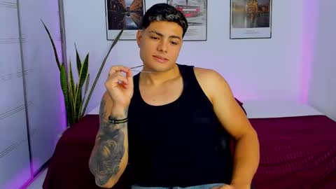 Snapshot of max_miuller chatting on 10-23-25, 01:54 MAX MIULLER online show from 10-23-25, 01:54