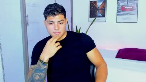Snapshot of max_miuller chatting on 10-24-25, 01:29 MAX MIULLER online show from 10-24-25, 01:29