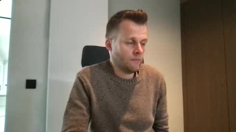 Snapshot of max_straight_1 chatting on 12-02-24, 10:07 Max take off clothes online show from 12-02-24, 10:07