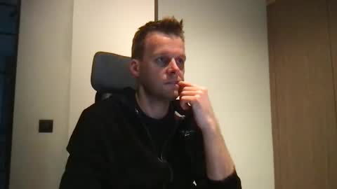 Snapshot of max_straight_1 chatting on 12-06-24, 07:43 Max take off clothes online show from 12-06-24, 07:43