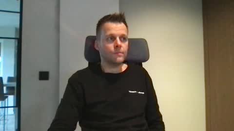 Snapshot of max_straight_1 chatting on 01-01-25, 12:55 Max take off clothes online show from 01-01-25, 12:55