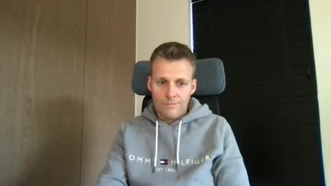 Snapshot of max_straight_1 chatting on 01-27-25, 01:41 Max take off clothes online show from 01-27-25, 01:41