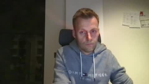 Snapshot of max_straight_1 chatting on 01-28-25, 06:39 Max take off clothes online show from 01-28-25, 06:39