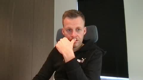 Snapshot of max_straight_1 chatting on 02-27-25, 09:32 Max take off clothes online show from 02-27-25, 09:32