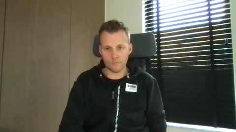 Snapshot of max_straight_1 chatting on 03-11-25, 08:41 Max take off clothes online show from 03-11-25, 08:41