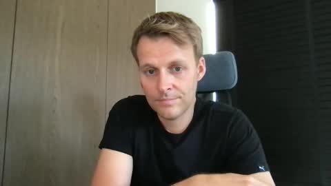 Snapshot of max_straight_1 chatting on 09-16-25, 08:04 Max take off clothes online show from 09-16-25, 08:04