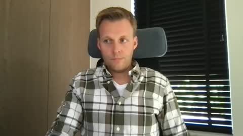 Snapshot of max_straight_1 chatting on 09-29-25, 11:59 Max take off clothes online show from 09-29-25, 11:59