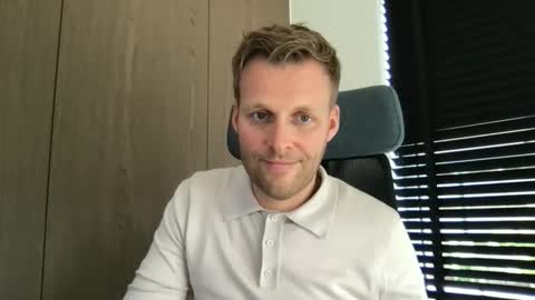 Snapshot of max_straight_1 chatting on 10-02-25, 10:55 Max take off clothes online show from 10-02-25, 10:55