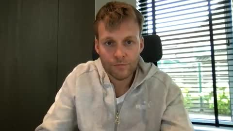 Snapshot of max_straight_1 chatting on 10-07-25, 08:44 Max take off clothes online show from 10-07-25, 08:44