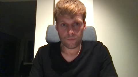 Snapshot of max_straight_1 chatting on 10-23-25, 08:07 Max take off clothes online show from 10-23-25, 08:07