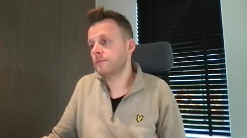 Snapshot of max_straight_1 chatting on 11-13-25, 11:53 Max take off clothes online show from 11-13-25, 11:53