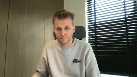 Snapshot of max_straight_1 chatting on 11-21-25, 09:52 Max take off clothes online show from 11-21-25, 09:52