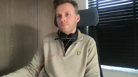 Snapshot of max_straight_1 chatting on 12-02-25, 10:20 Max take off clothes online show from 12-02-25, 10:20