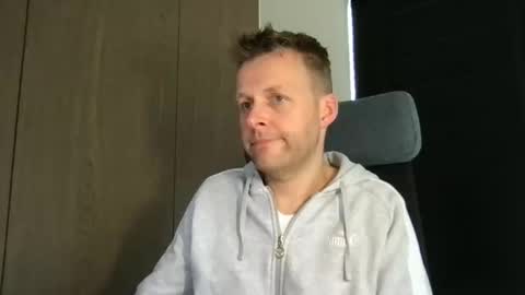 Snapshot of max_straight_1 chatting on 03-30-26, 07:09 Max take off clothes online show from 03-30-26, 07:09