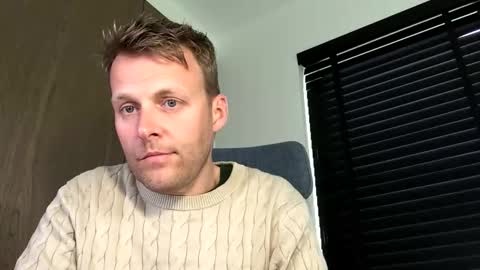 Snapshot of max_straight_1 chatting on 04-21-26, 07:47 Max take off clothes online show from 04-21-26, 07:47