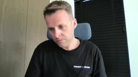 Snapshot of max_straight_1 chatting on 05-07-26, 11:48 Max take off clothes online show from 05-07-26, 11:48