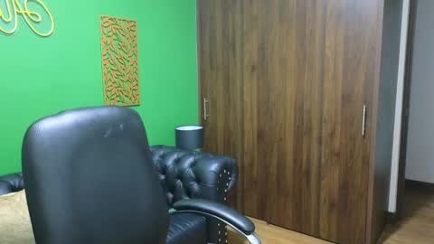 Max Taylor online show from 12-26-24, 04:43