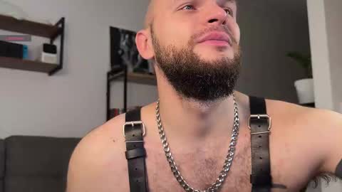 Snapshot of max_tesao chatting on 10-15-25, 10:26 Max online show from 10-15-25, 10:26