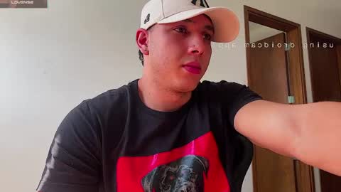 max_valiant1 online show from 06-14-26, 03:03