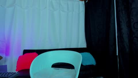 Snapshot of max_wild01 chatting on 01-19-25, 09:44 MAX     online show from 01-19-25, 09:44