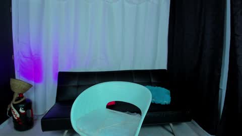 Snapshot of max_wild01 chatting on 01-20-25, 09:43 MAX     online show from 01-20-25, 09:43