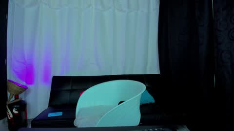 Snapshot of max_wild01 chatting on 01-21-25, 08:52 MAX     online show from 01-21-25, 08:52