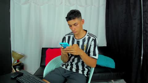 Snapshot of max_wild01 chatting on 01-21-25, 03:43 MAX     online show from 01-21-25, 03:43