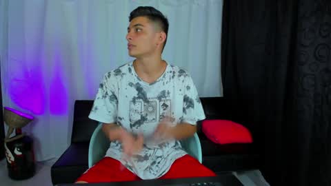 Snapshot of max_wild01 chatting on 01-22-25, 08:17 MAX     online show from 01-22-25, 08:17