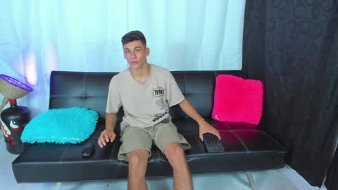 Snapshot of max_wild01 chatting on 01-24-25, 11:26 MAX     online show from 01-24-25, 11:26