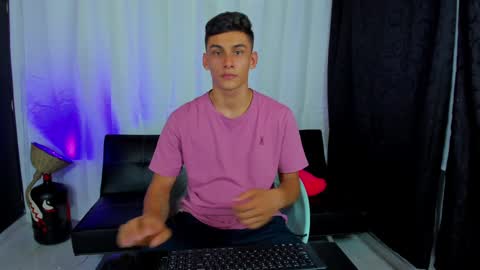 Snapshot of max_wild01 chatting on 01-25-25, 11:02 MAX     online show from 01-25-25, 11:02