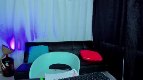Snapshot of max_wild01 chatting on 02-14-25, 04:09 MAX     online show from 02-14-25, 04:09
